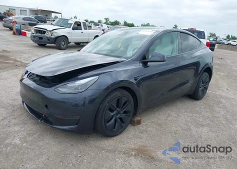 2024 Tesla Model Y Long Range Dual Motor All-Wheel Drive/Rwd z USA, uszkodzony, nr VIN 7SAYGDEDXRA307210